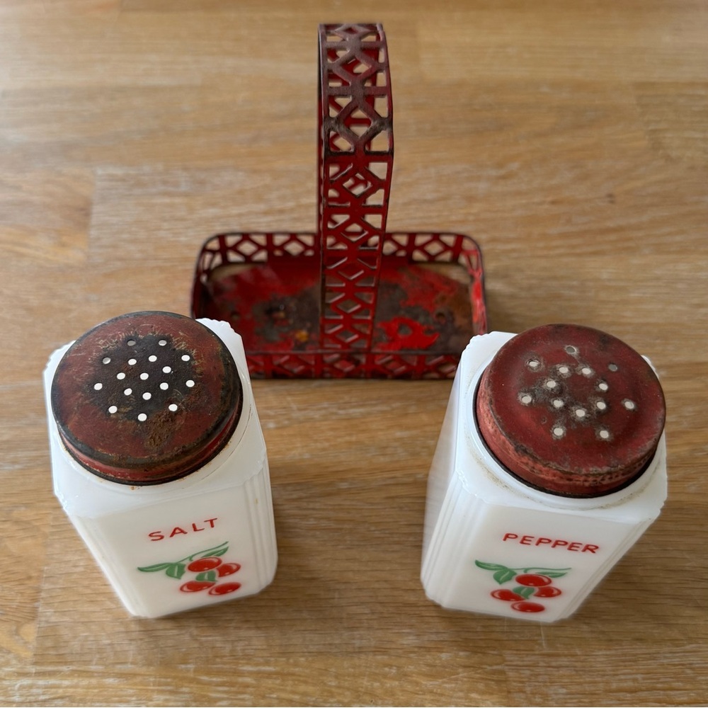 🍒 McKee Tipp City Milk Glass Cherry S&P Shakers |1930s-50s | HTF - Picture 3 of 8